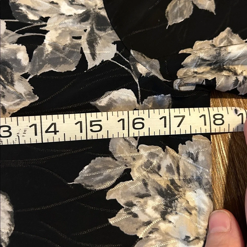 Croft & Barrow Black and Cream Leaf Pattern Top - Picture 5 of 7